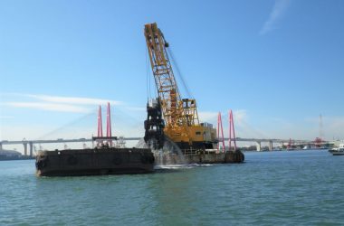 名古屋港庄内川泊地B・C区浚渫工事