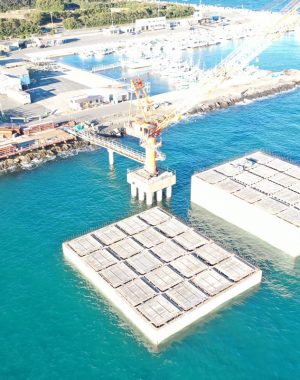 鹿島港外港地区南防波堤本体工事